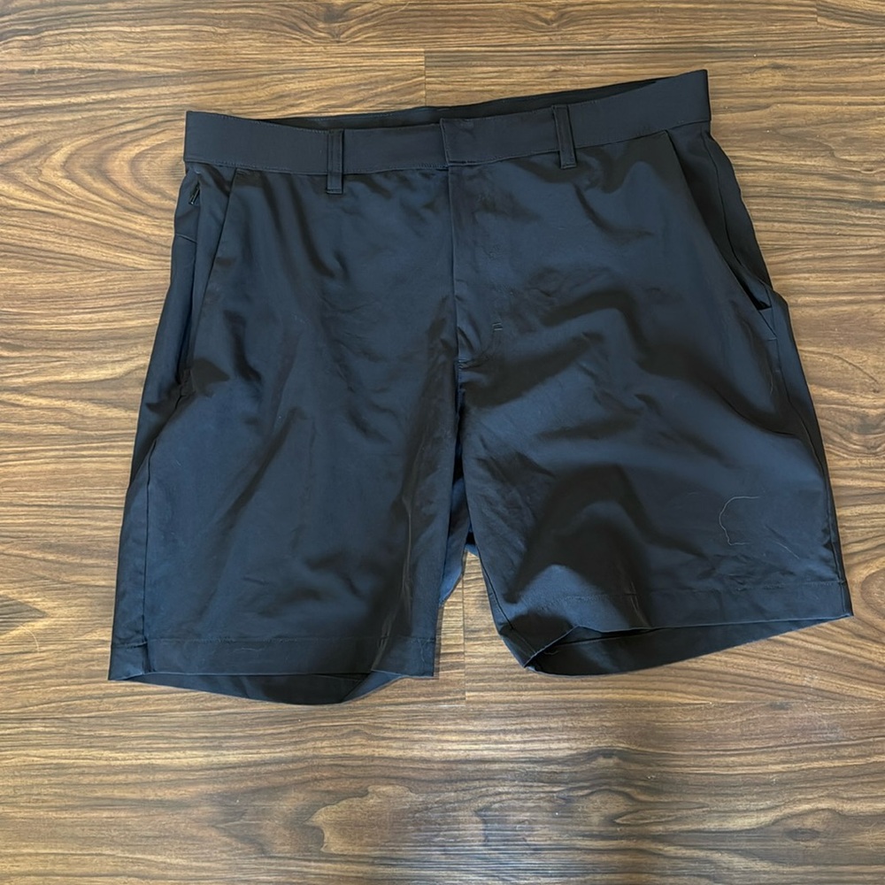 Fabletics Black Men’s The Only Short Waist 33